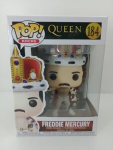 Freddy Mercury con corona y capa